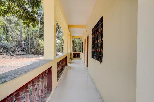 an empty hallway of a house with a window at Hotel O Shree Prabhat in Mumbai