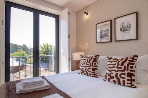 Stylish & Sunny 2BR near Heroísmo by LovelyStay