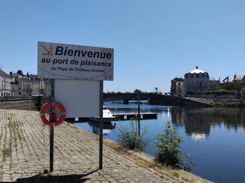 Příroda nedaleko ubytování na lodi