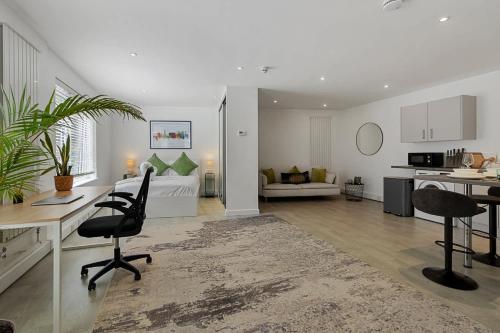 Nhà bếp/bếp nhỏ tại City Heights Studio - Short Stays UK