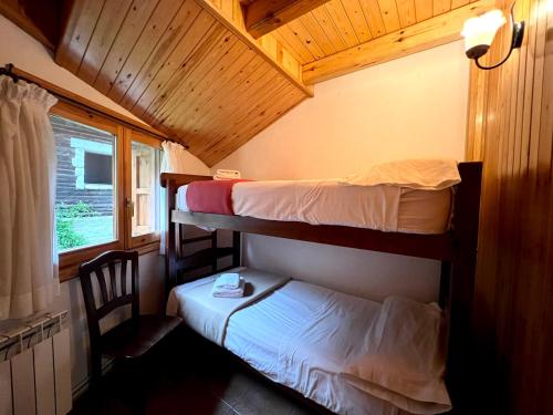 Postel nebo postele na pokoji v ubytování Apartament Àtic d'Espot - L'Amfitriona