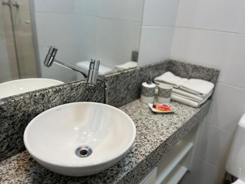 a bathroom with a white sink and a counter at Studio Executivo c/ Garagem – Granja Viana | Cotia in Cotia
