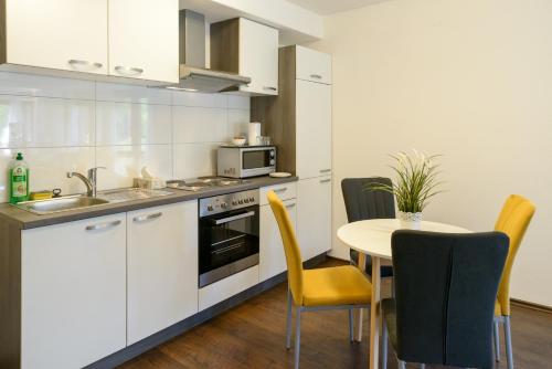 Dapur atau dapur kecil di Simplex Stays Hotel Tannengrund