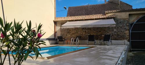 Piscina a LES COLOMBAGES o a prop