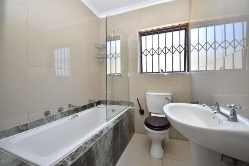 Phòng tắm tại Global Holiday Home