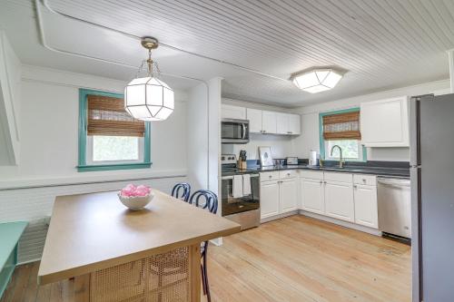 Billede fra billedgalleriet på Walk to Bars, Bites and Bands Bold Athens Getaway! i Athens