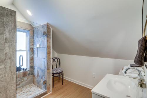 a bathroom with a shower and a sink at Walk to Bars, Bites and Bands Bold Athens Getaway! in Athens