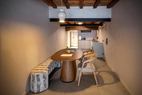 a table and chairs in a room with a kitchen at Boutique Hotel Venlo in Venlo