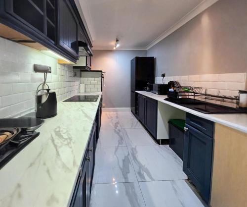 Η κουζίνα ή μικρή κουζίνα στο 2 Bed Flat - Sleeps 4 - Pets - Parking - Wifi