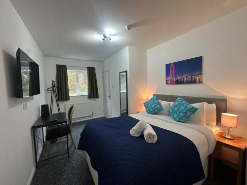 Ένα ή περισσότερα κρεβάτια σε δωμάτιο στο Henley Lodge