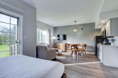 Η κουζίνα ή μικρή κουζίνα στο Pocono Mountain Villas by Exploria Resorts