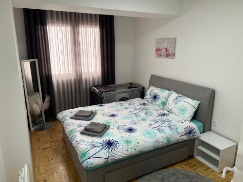 Llit o llits en una habitació de Ani Apartment