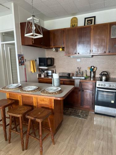 Kuchyň nebo kuchyňský kout v ubytování Munzels ocean view retreat 2