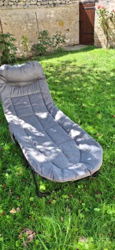 a mattress laying on the grass in a yard at lacelledor in La Celle-Saint-Avant