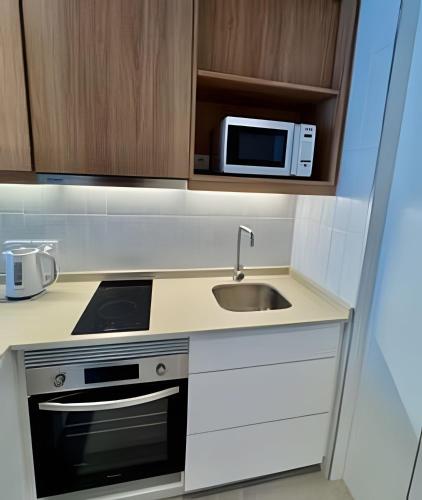 Dapur atau dapur kecil di Live Suites