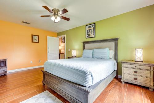 Letto o letti in una camera di Family Home in Port St Lucie with Furnished Pergola!