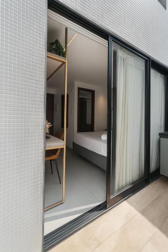 Una cama o camas en una habitación de Restinga by Xtay - Studios com piscina e academia, pé na areia em João Pessoa