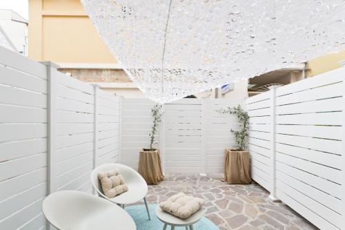 a room with two chairs and two tables at Borgo Centrale Rooms in Pescara