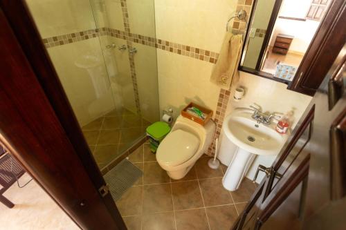 Un baño de Condominio Parque Baviera