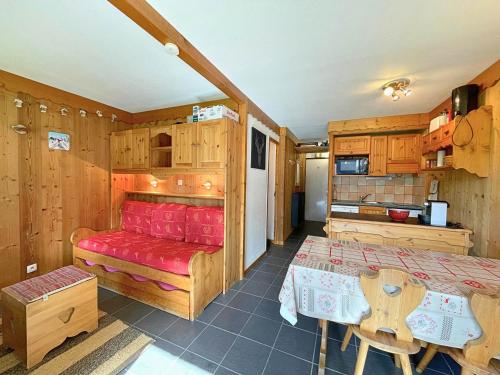Studio rénové style montagne pour 4 pers aux Menuires, balcon est, accès direct pistes - FR-1-452-22