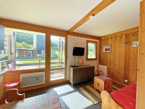 Studio rénové style montagne pour 4 pers aux Menuires, balcon est, accès direct pistes - FR-1-452-22
