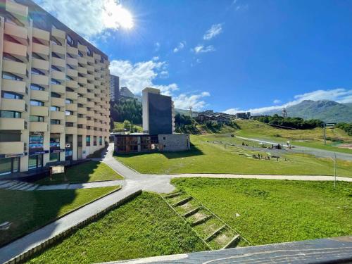 Studio rénové style montagne pour 4 pers aux Menuires, balcon est, accès direct pistes - FR-1-452-22