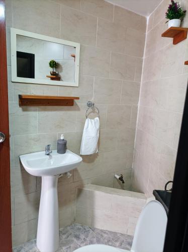 Ένα μπάνιο στο Petroglifo Room Támesis