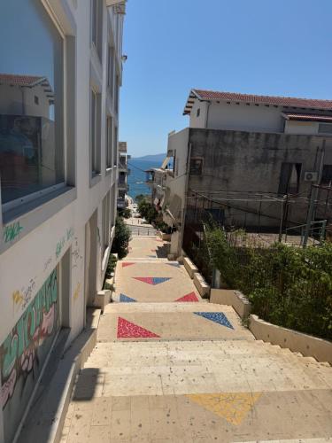 O vedere generală la mare sau o vedere la mare
luată din acest apartament