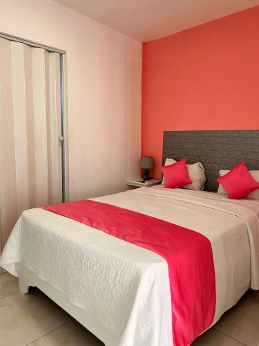 Katil atau katil-katil dalam bilik di hotel tropicpop