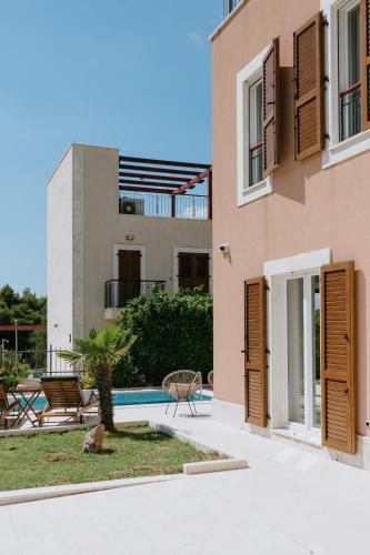 Villa Melograno by Domus Mirus - Rooftop Cinema, Pool, 6-Minute Walk to Beach