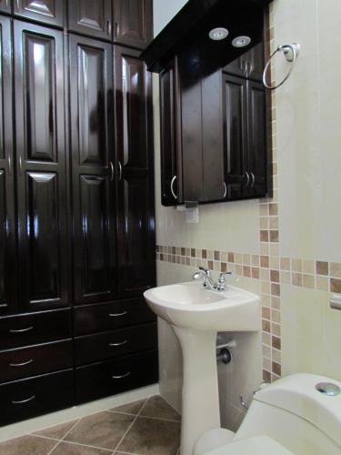 Un baño de Condominio Parque Baviera