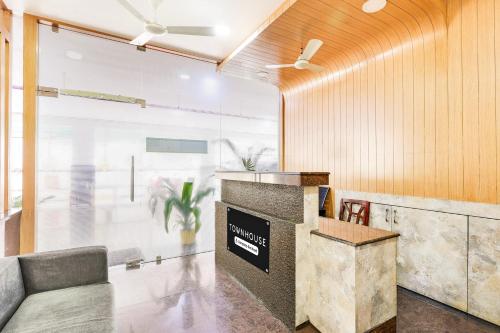 a lobby with a reception desk and a couch at Super Townhouse Visakhapatnam in Visakhapatnam