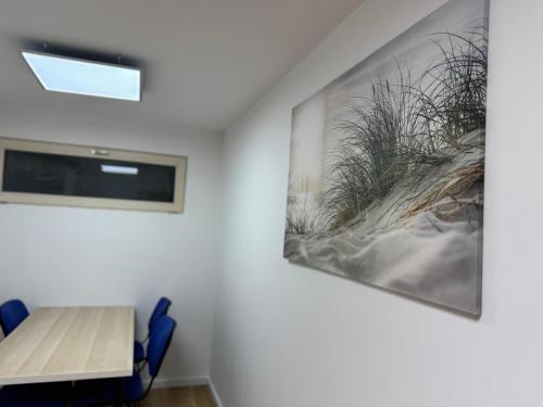 a room with a table and a painting on the wall at Priestranny 3-izbovy apartman in Brenner