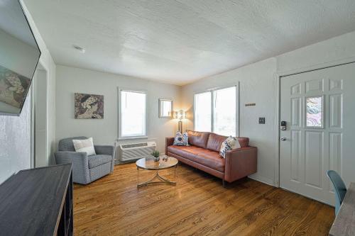 Istumisnurk majutusasutuses Great for travel workers affordable for long stay