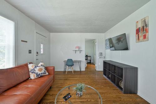 Televiisor ja/või meelelahutuskeskus majutusasutuses Great for travel workers affordable for long stay