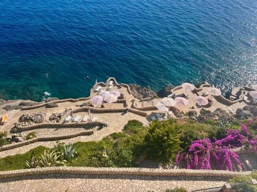 Modern Seaview Apartment with a Pool