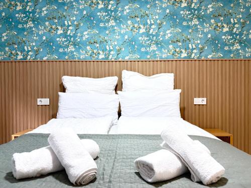 Postel nebo postele na pokoji v ubytování Sunset Beach Apartment - Playa del Cura, 10 meters to Beach, Sea View, Centrally Located, Los Locos