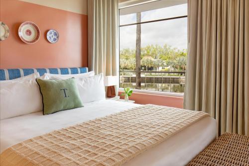 Ένα ή περισσότερα κρεβάτια σε δωμάτιο στο Hotel Trouvail Miami Beach