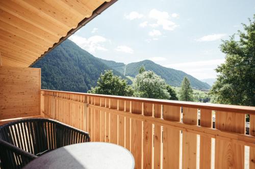 a balcony with a view of mountains at HoferVals in Valles