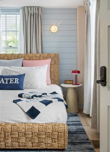 Katil atau katil-katil dalam bilik di Cutwater Inn & Suites