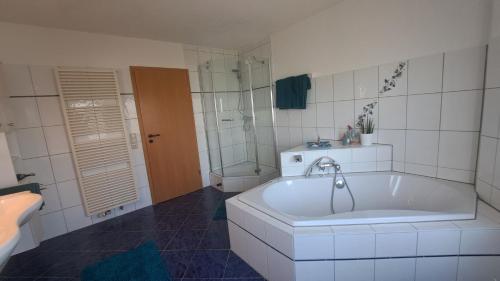 Ένα μπάνιο στο Ferienwohnung Vogesenblick