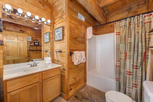 Koupelna v ubytování Smoky Mountain Memories