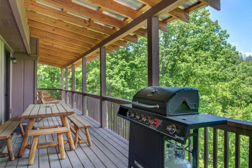 Kemudahan BBQ tersedia untuk tetamu di rumah percutian