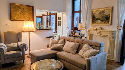 Χώρος καθιστικού στο Vintage Apartment vis-à-vis Park Tower