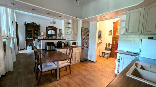 Η κουζίνα ή μικρή κουζίνα στο Vintage Apartment vis-à-vis Park Tower