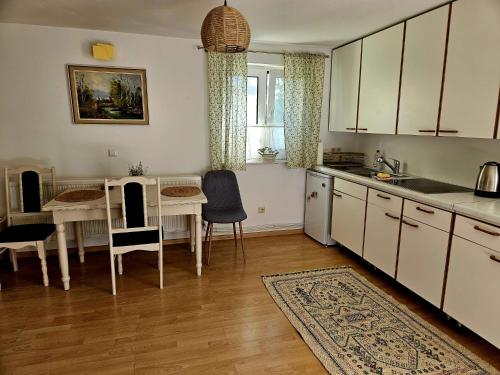 Una cocina o cocineta en Domek w sercu Pogórza Karpackiego