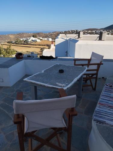 a table and chairs sitting on top of a roof at Θέα - Thea in Artemonas