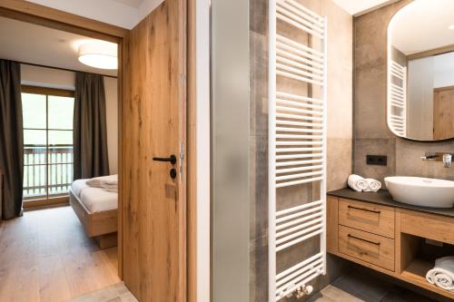 Postel nebo postele na pokoji v ubytování Berghotel Alpenklang