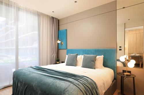Ένα ή περισσότερα κρεβάτια σε δωμάτιο στο 1bdr New Apartment near Layan Beach