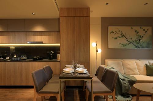 Χώρος καθιστικού στο 1bdr New Apartment near Layan Beach